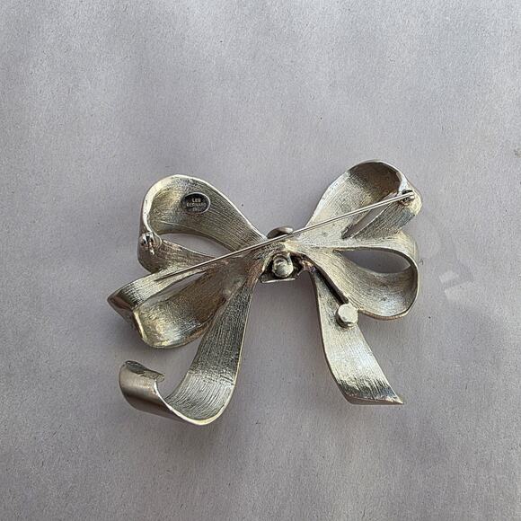 Vintage Large Bow Pin Brooch Designer Signed LES BERNARD Ribbon Silver Tone - Picture 7 of 9
